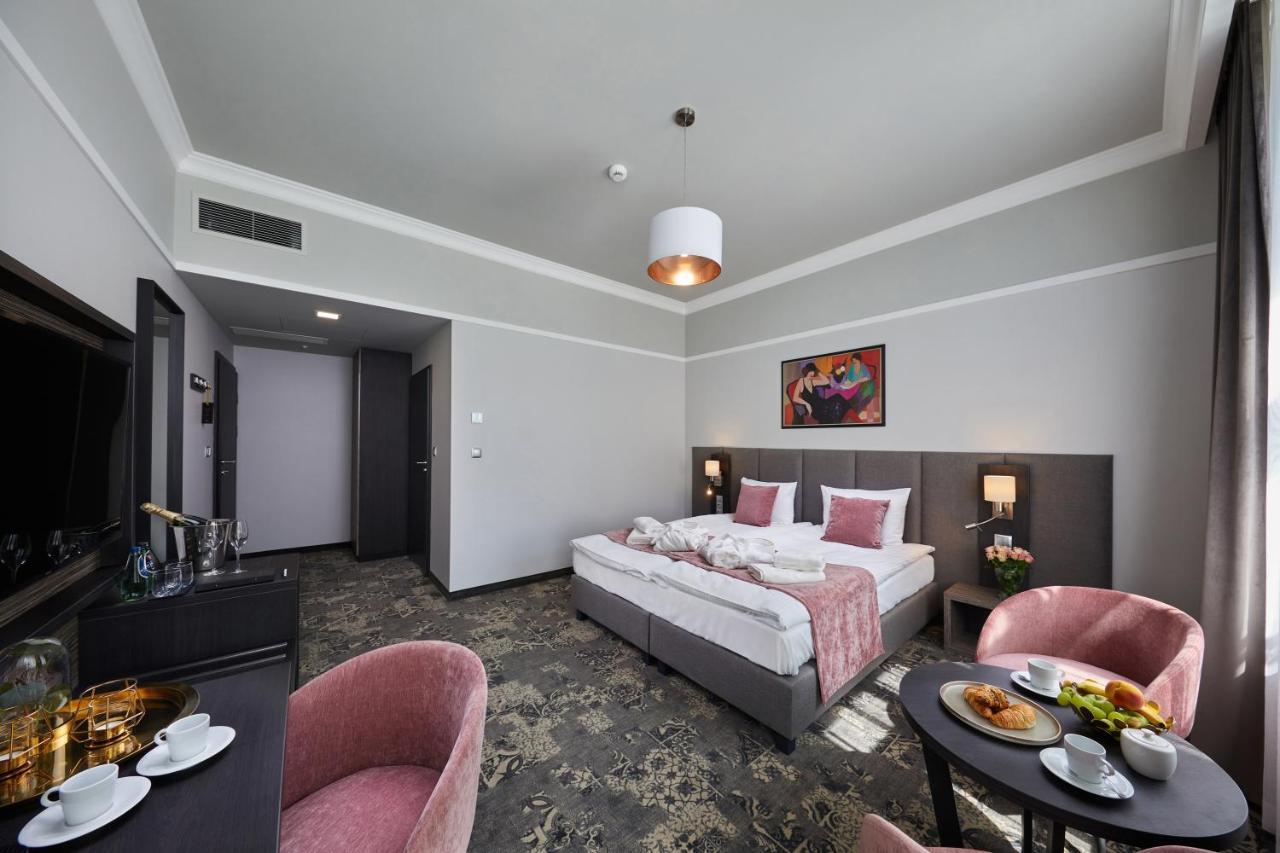 Hotel Estera 4*