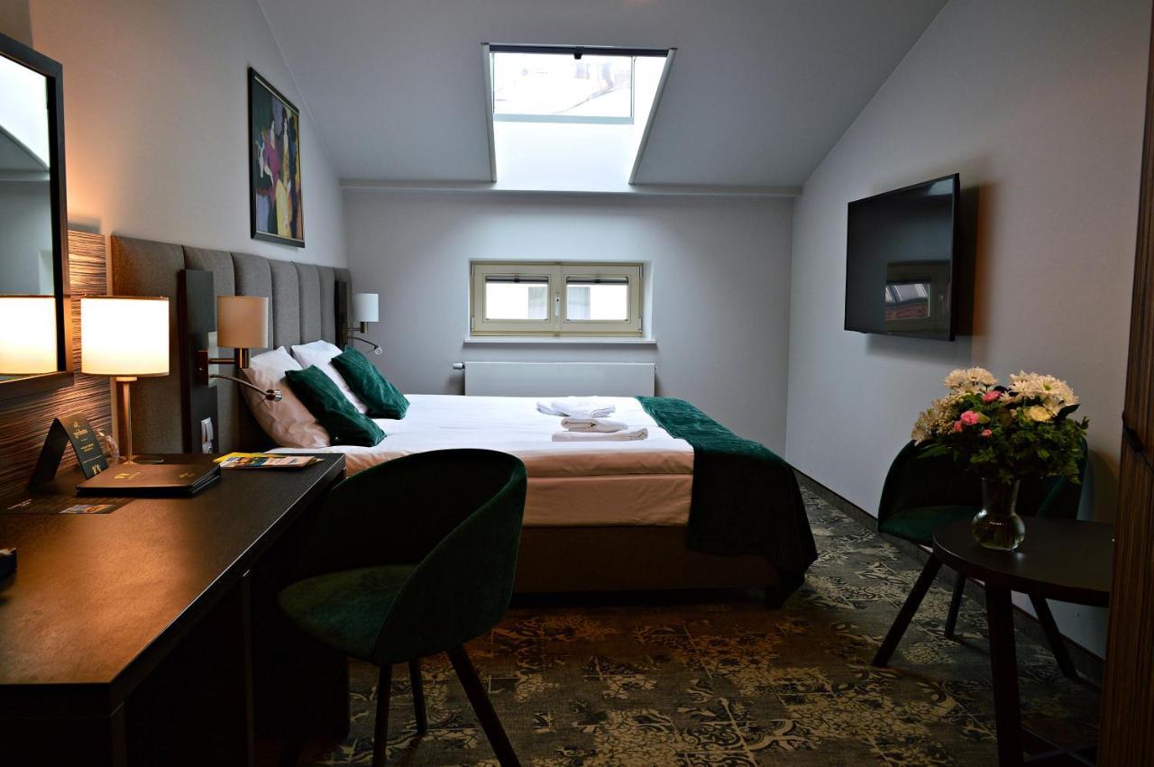 Hotel Estera 4*